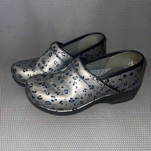 Dansko XP- 2.0 size 40 10 US spotted metallic leopard clogs nursing shoe